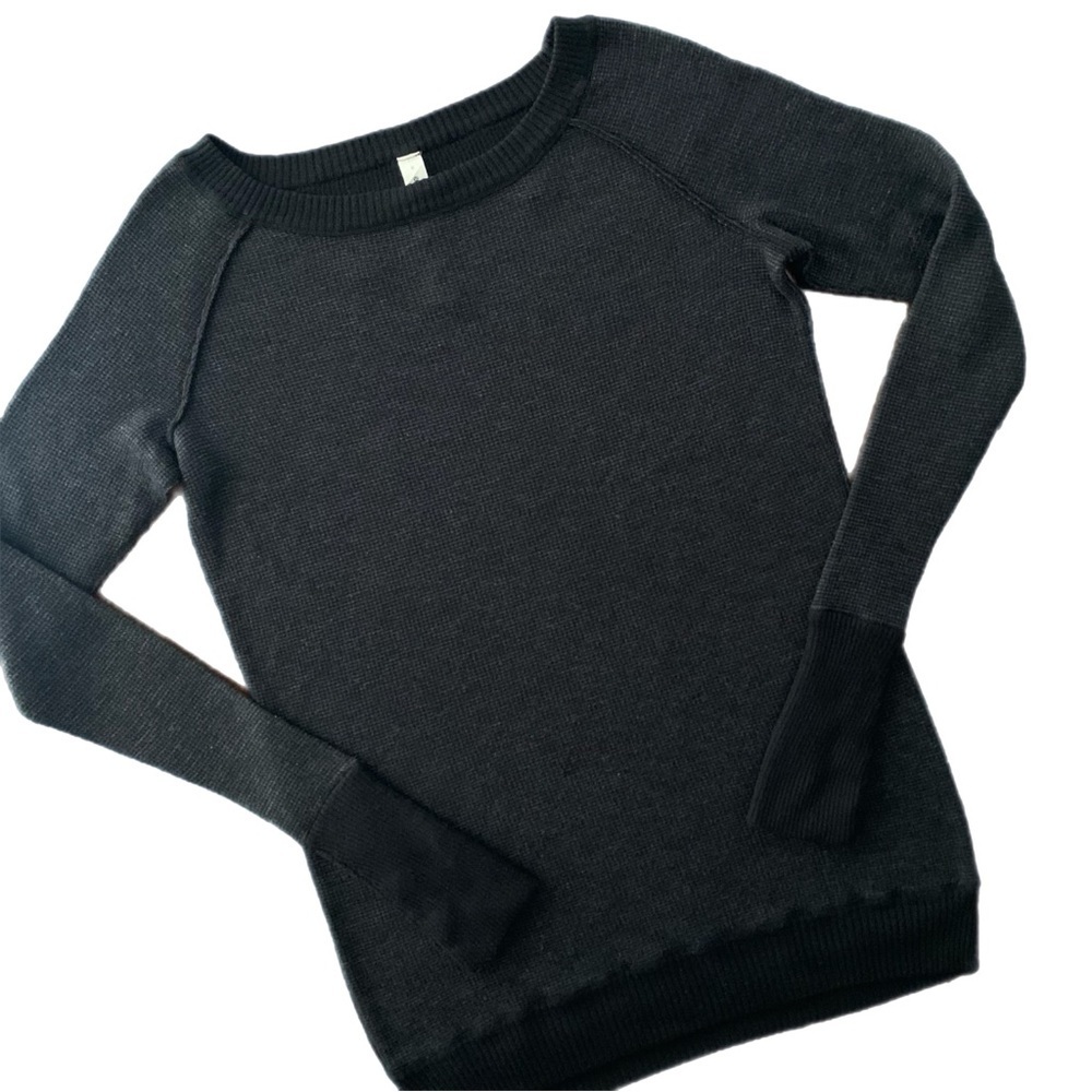 Lululemon Chai Time Pullover II 
Reversible Black / Heathered Deep Coal